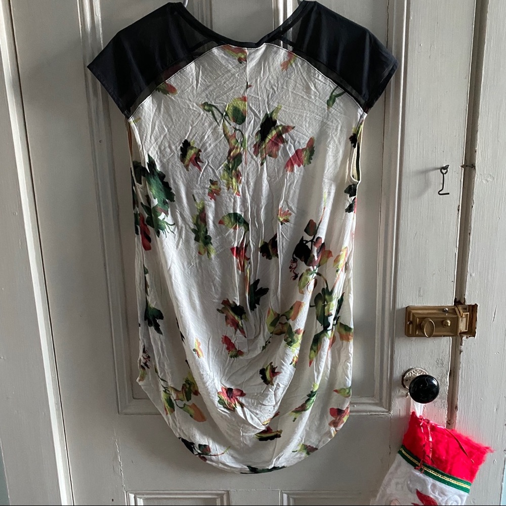 Vera Wang Floral Top - Picture 12 of 12